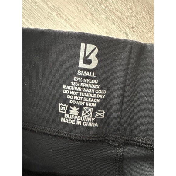 BuffBunny Mesh Side Black Leggings size Small - Picture 3 of 3